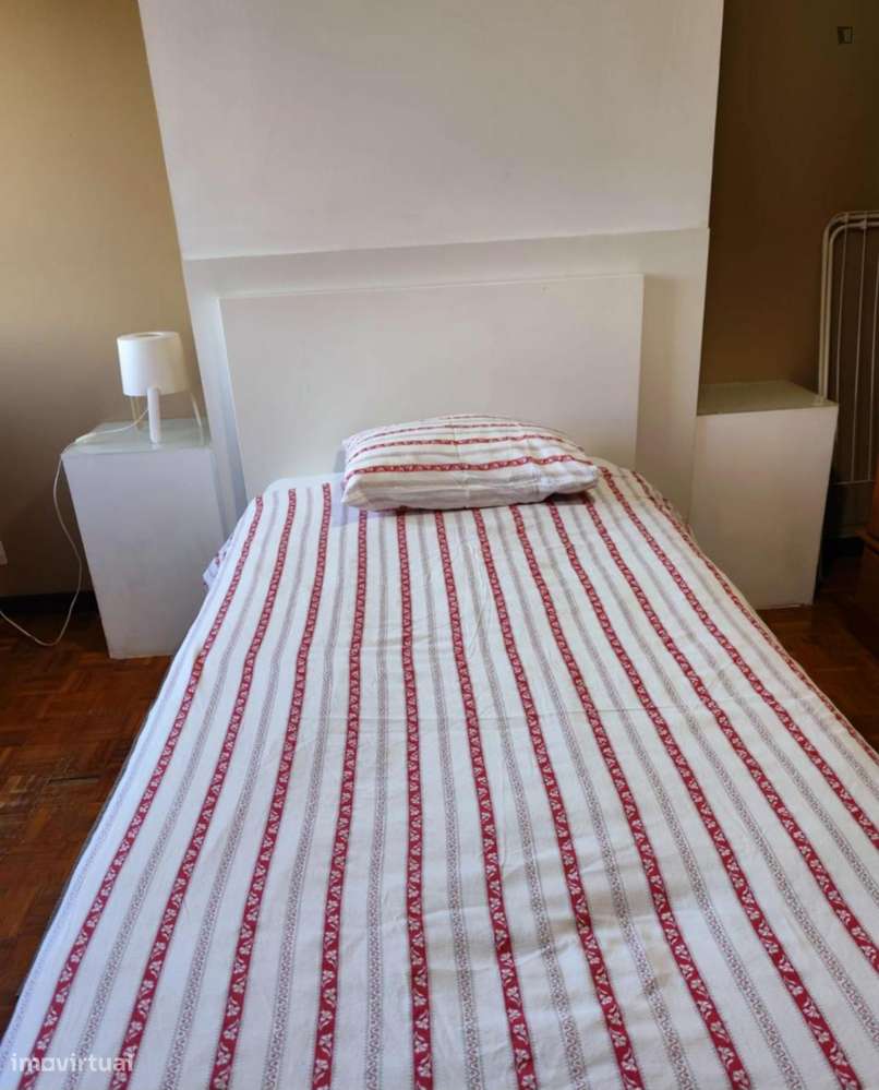 Quarto - localizado em Paranhos Porto - Grande imagem: 5/6