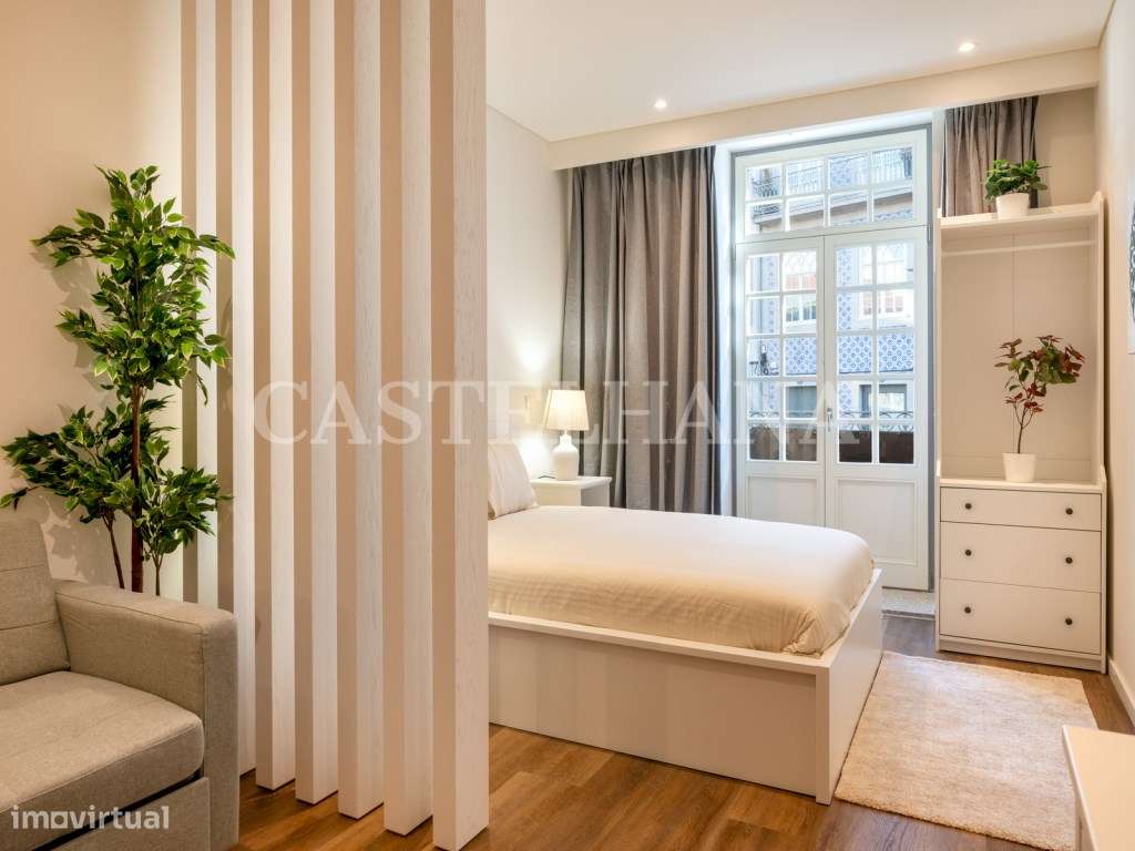 Apartamento T2 com varanda na zona histórica do Porto - Grande imagem: 4/53