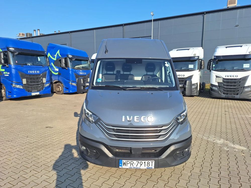 Iveco 35S18 HiMatic furgon 16m blaszak automat FV23% MAXI 35S18 HiMatic Automat 3 litry 180KM Krajowy MAXI długi 16m