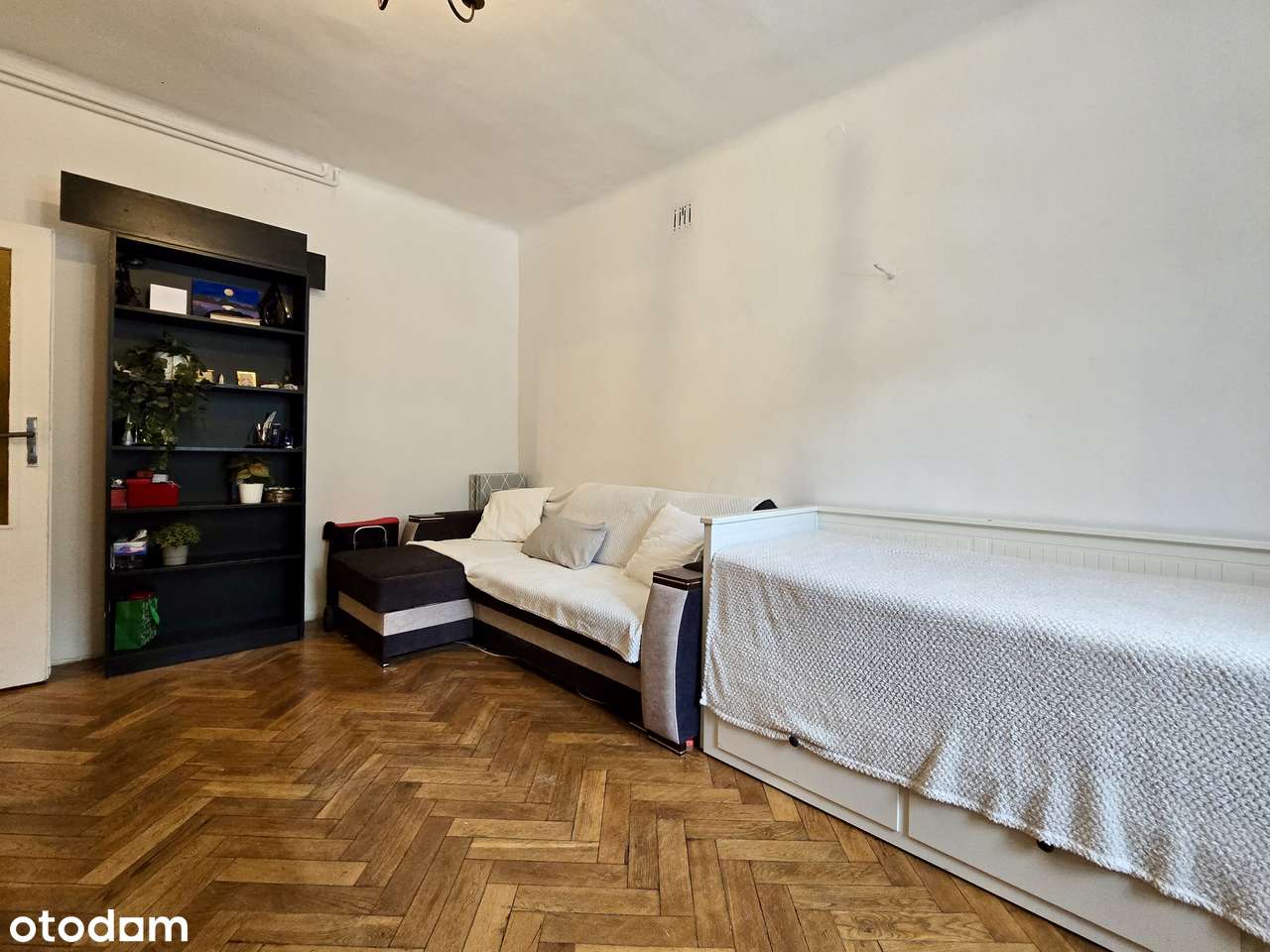 Kawalerka/2 pokoje | 35,49m2 | kamienica | Plac Hallera | parter |-5