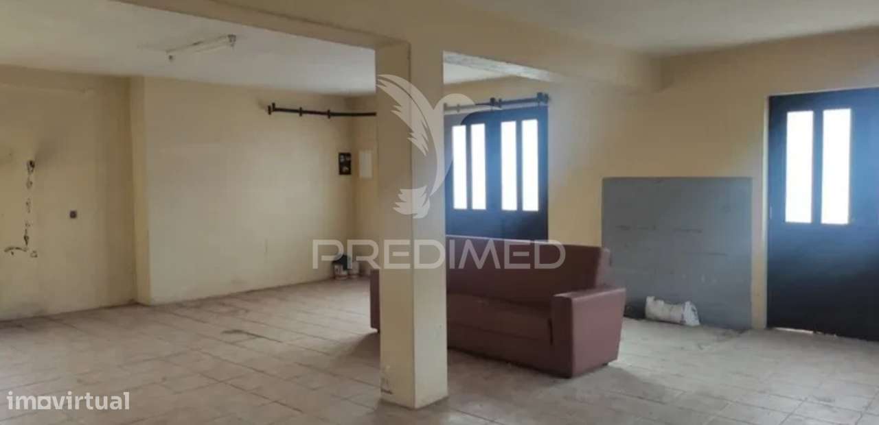 V3 Totalmente Renovada com Terreno Amplo e Poço em Santa Maria de L... - Grande imagem: 4/15