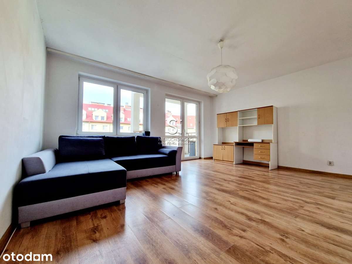 Na sprzedaż 2 pokoje, duży balkon, oddzielna kuchn-3