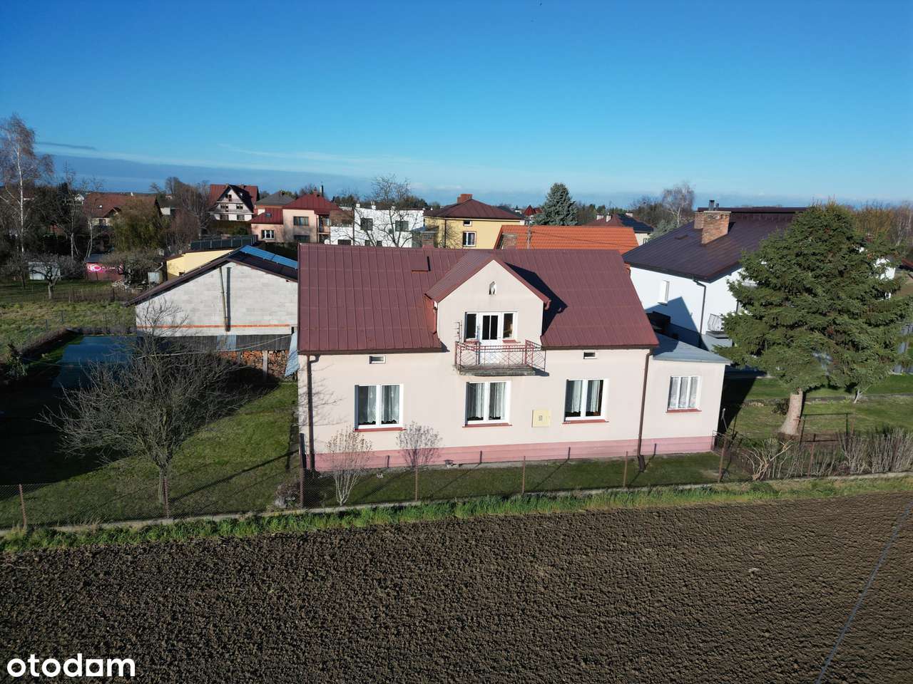 Budynek mieszkalny wraz zabudowaniami gospodarczymi-2