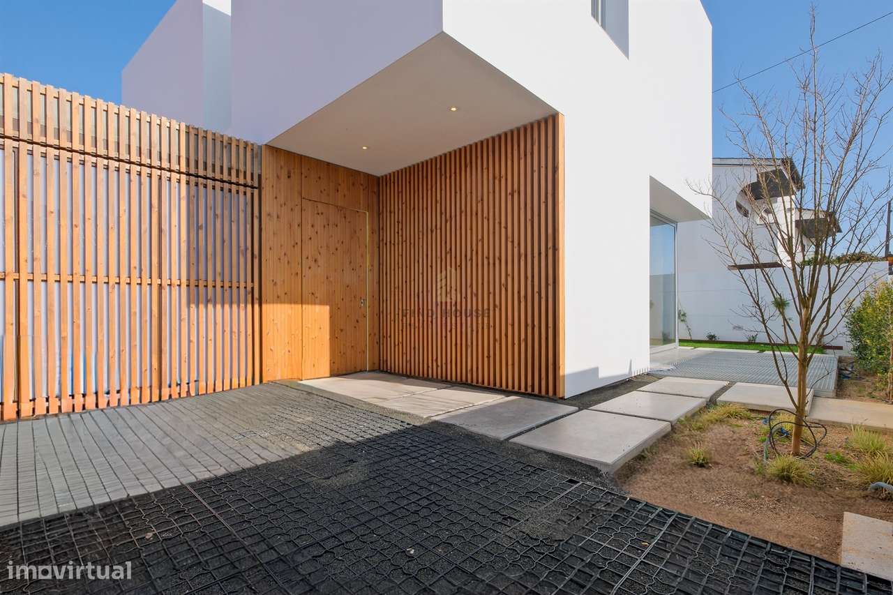 Moradia Isolada T4 com jardim e Garagem Box em Tires, São Domingos de-38