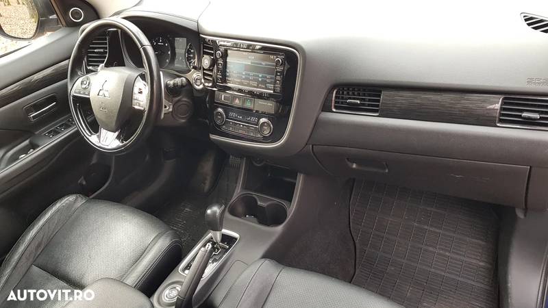 Mitsubishi Outlander 2.2 DI-D 4WD Automatik Instyle - 17