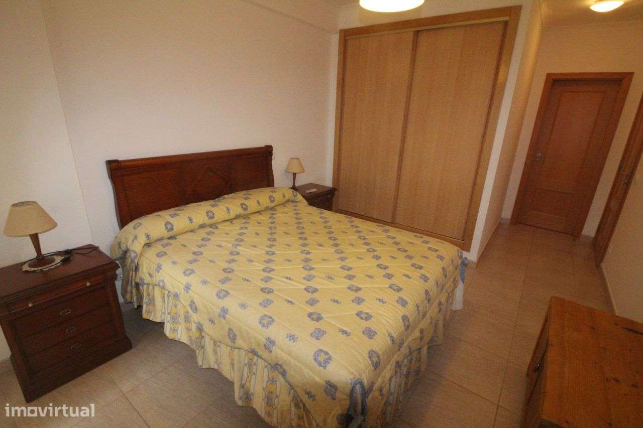 Armação de Pêra, T2 Semi-Novo com Piscina, Garagem e 2 wc´s-13