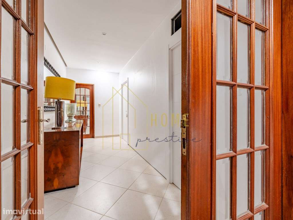 T3 convertido em T4 com Elevador | Junto ao Metro da Reboleira - Grande imagem: 5/25