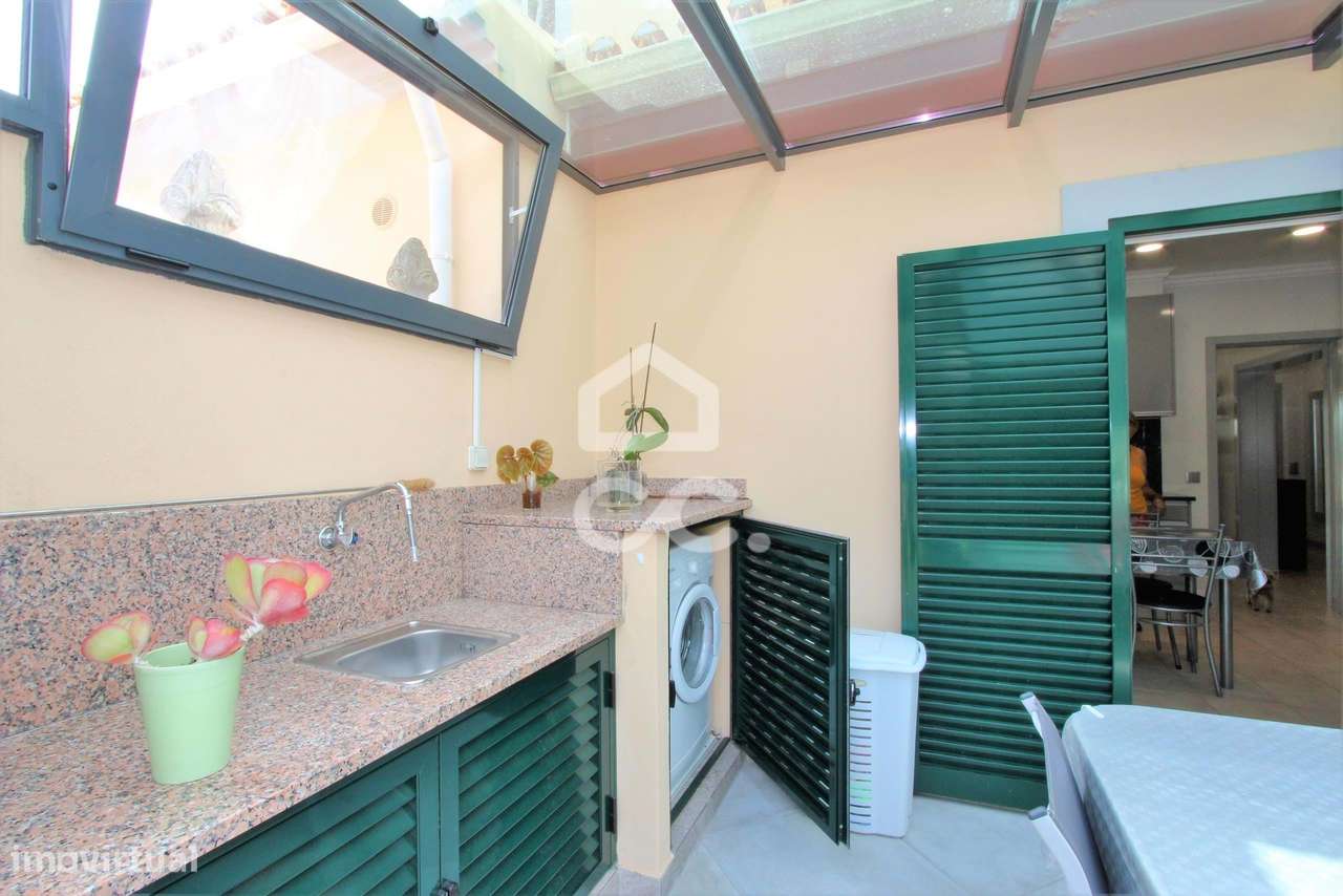 Venda com reserva de usufruto vitalício - Moradia T3 com piscina em Ar-12