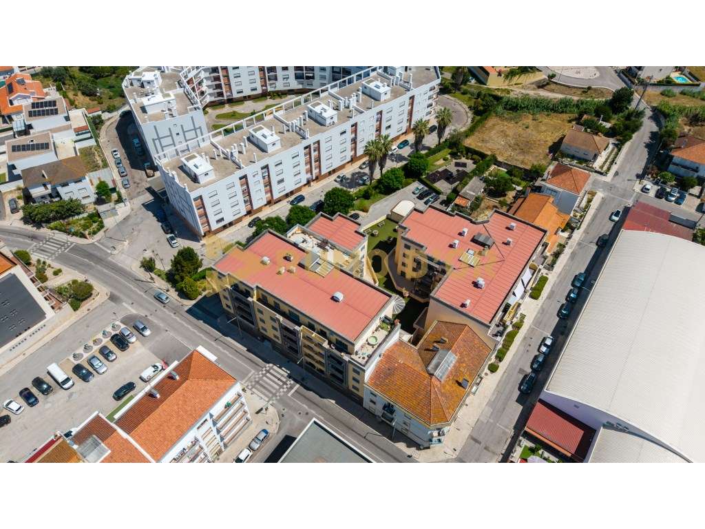 Exclusivo T3 em Condomínio Privado no Carregado com Terraço, Varand...-33