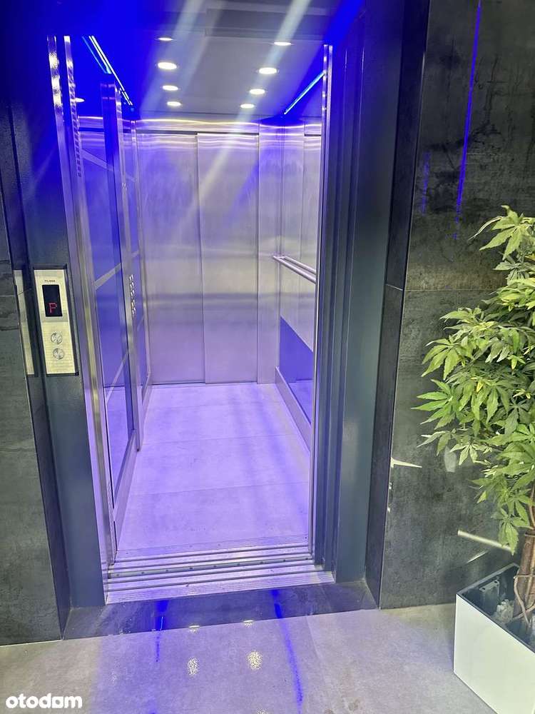 Ostatni Nowoczesny Apartament w Centrum z Panoramicznym Balkonem-9