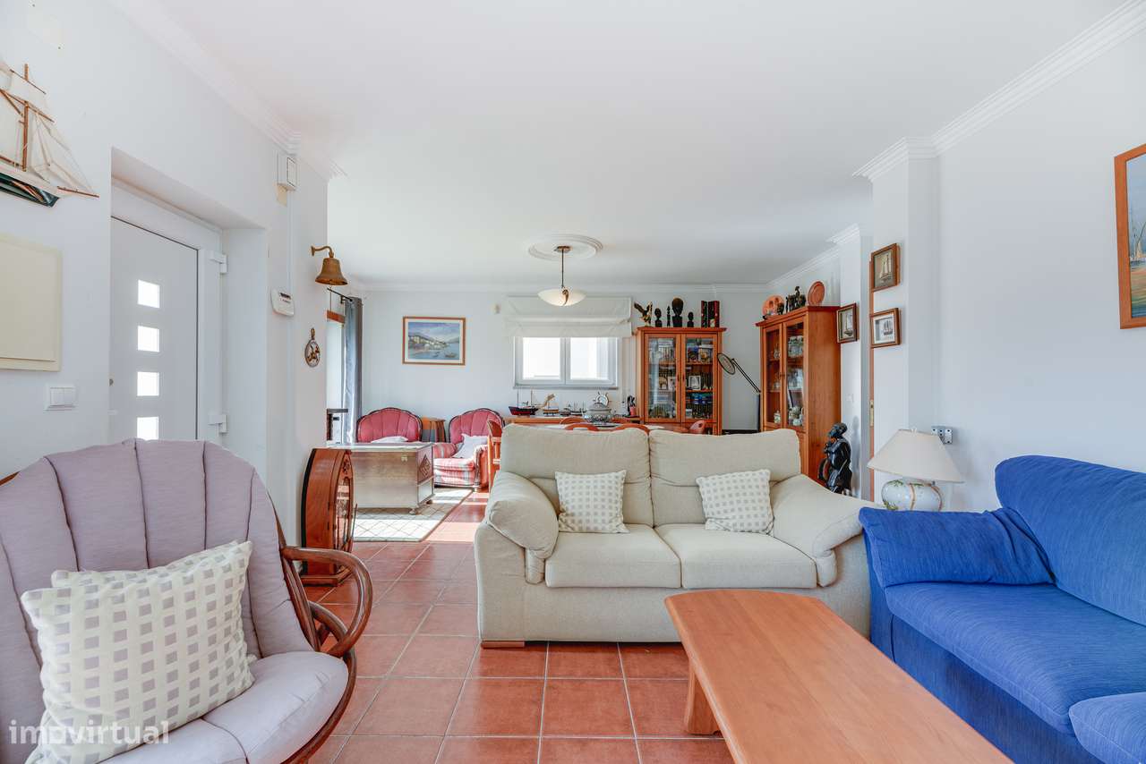 T4 | MORADIA | BOX | ESTACIONAMENTO | A 5 MINUTOS DA PRAIA - Grande imagem: 4/60