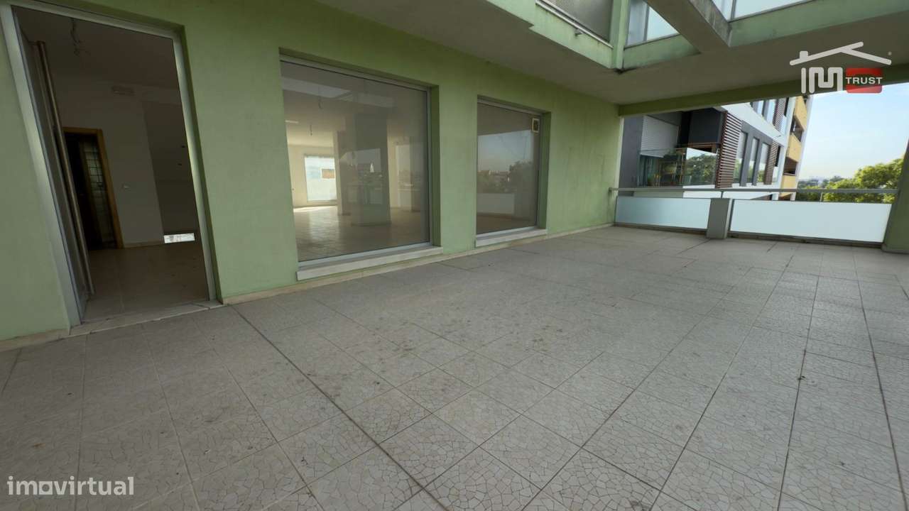 Loja 160m2 Camarate - Espaço Disponível a todas as Actividades Come...-26