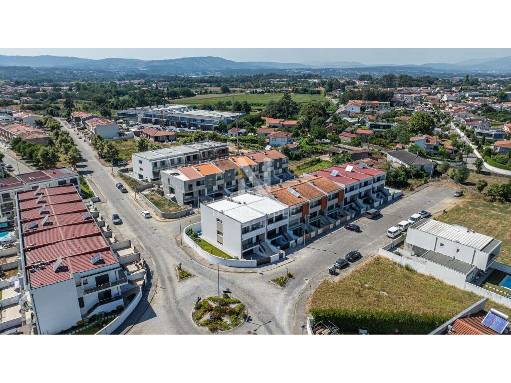 MORADIA T3 SEMI-NOVA EM GAVETO - MERELIM, BRAGA-39