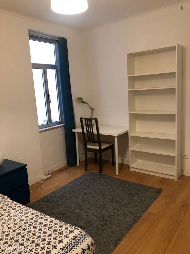 Quarto - localizado em São Sebastião Lisbon - Grande imagem: 3/10