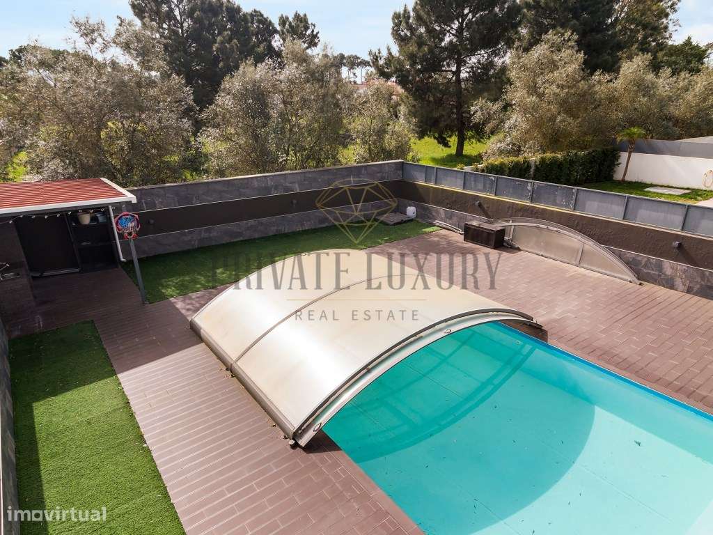 Moradia T4 com varandas e piscina em Azeitão-22