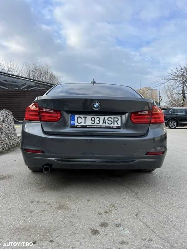 BMW Seria 3 320d Sport-Aut. Blue Performance Sport Line - 5