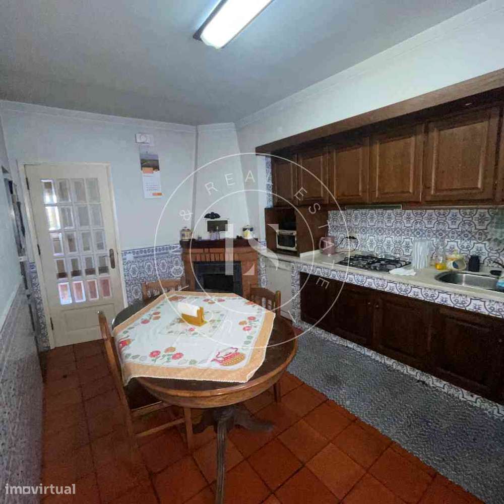 2 Apartamentos + Garagem com Logradouro | Vale de Cambra-12