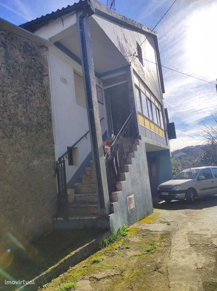 Moradia para Venda na Localidade de Parada-Bragança