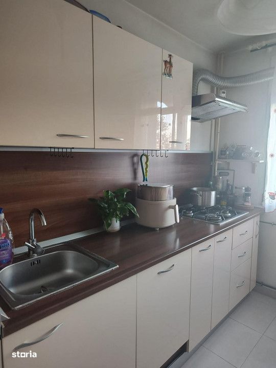 Apartament trei camere in Drumul Taberei, zona Valea Ialomitei