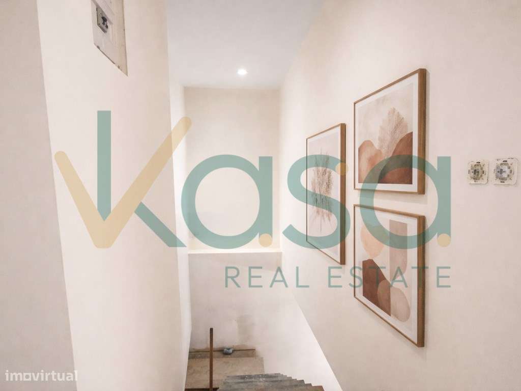 Moradia Geminada T4 Duplex com Logradouro e Sótão | Barreiro - A 30...-5