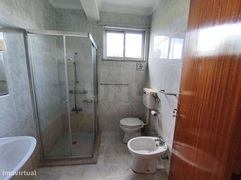 Moradia acolhedora, em aldeia tranquila e pronta a habitar-14