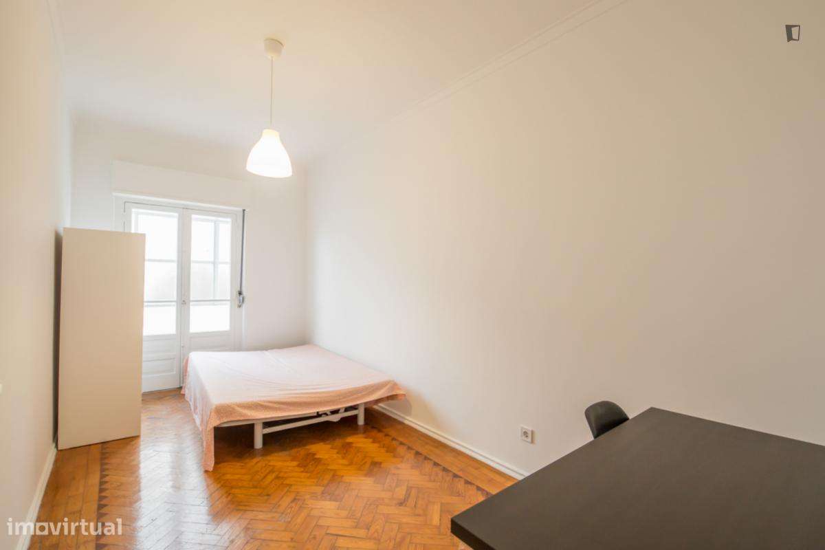 Quarto - localizado em Benfica Lisbon - Grande imagem: 5/6
