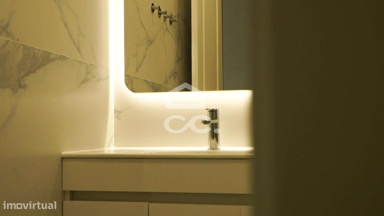 Apartamento T2  Renovado Alfornelos/ Metro-27