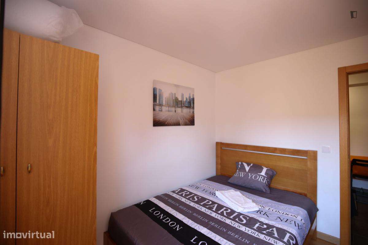 Quarto - localizado em Carnide Lisbon - Grande imagem: 4/6