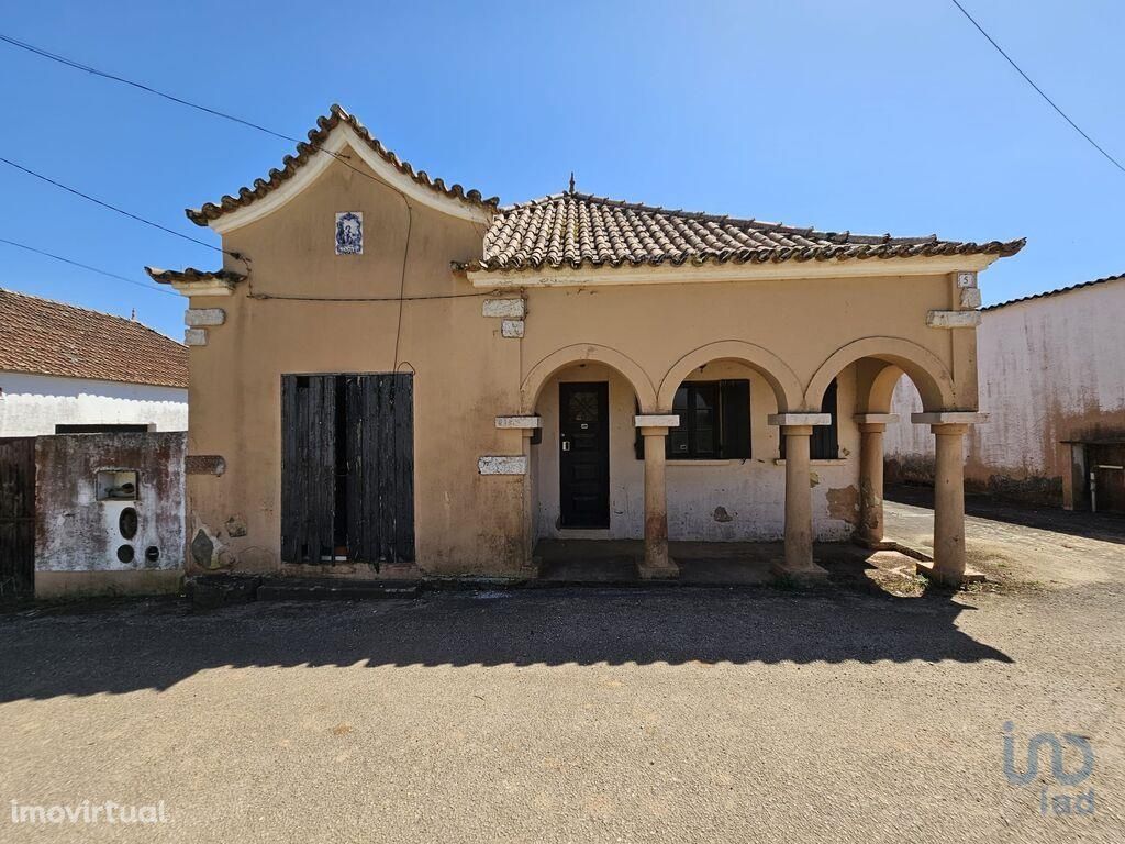 Casa tradicional T6 em Leiria de 374,00 m2