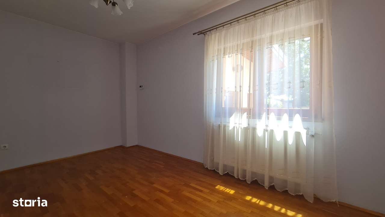 Vila impozanta in zona linistita la 15 minute de capitala!-17