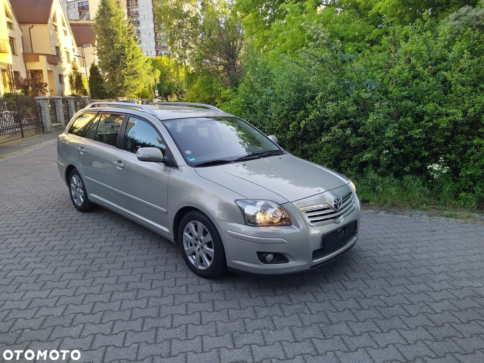 Toyota Avensis 1.8 VVT-i Combi Executive - 4