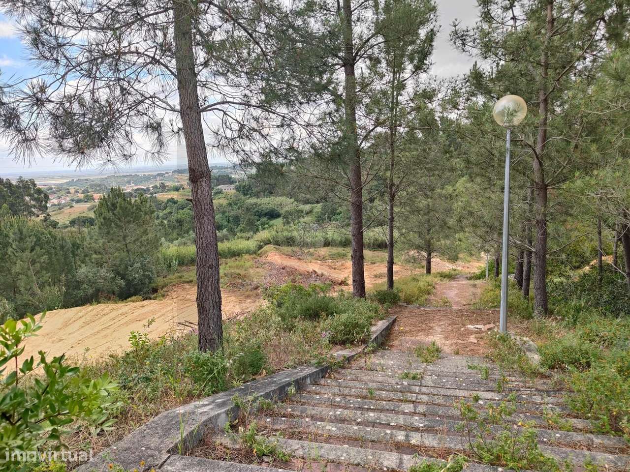 2 Terrenos Urbanos com Vista Panorâmica Ideal para Moradias de Luxo --17