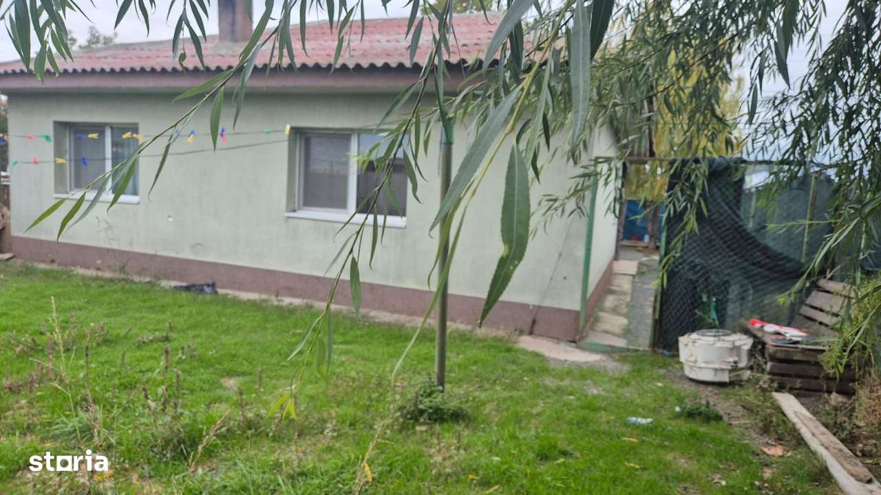 Casa cu teren generos de vanzare in Corbu-5