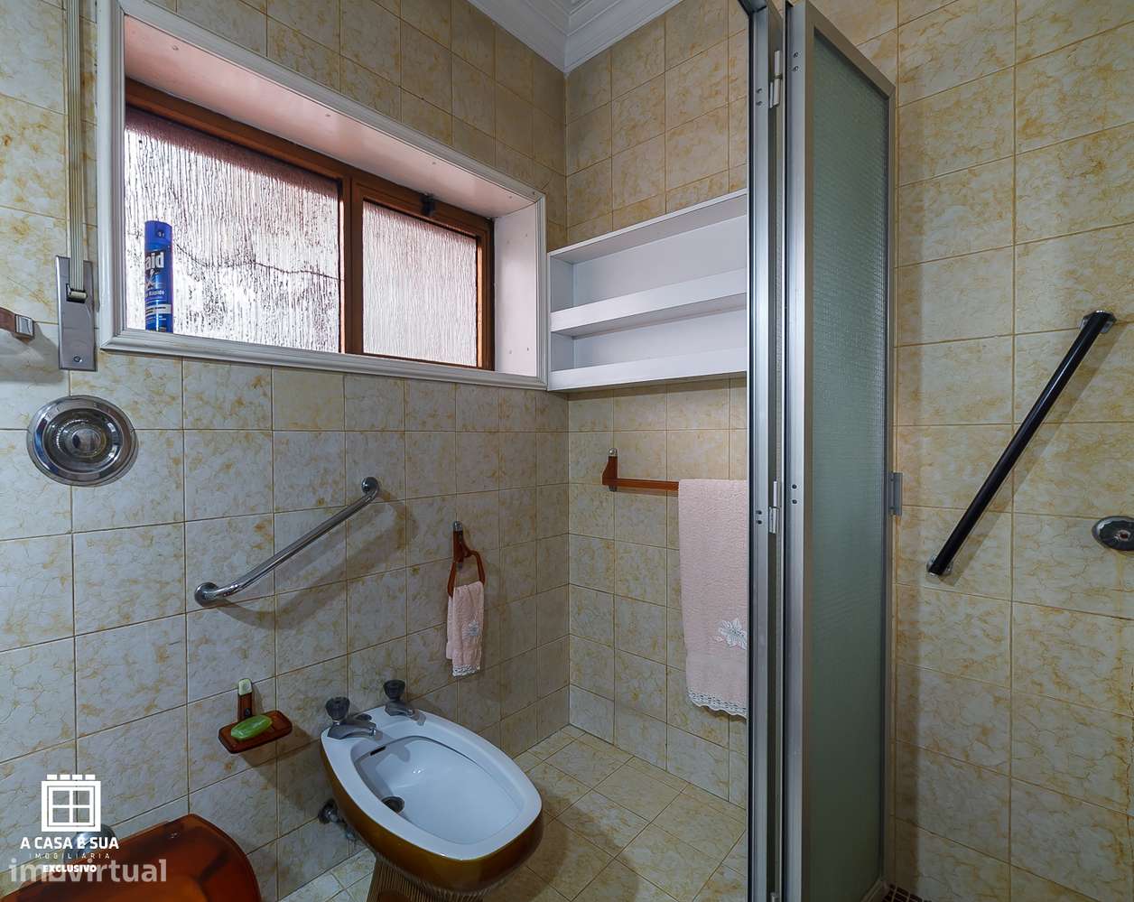 Moradia T4 de três frentes em Baguim do Monte - Exclusivo-25