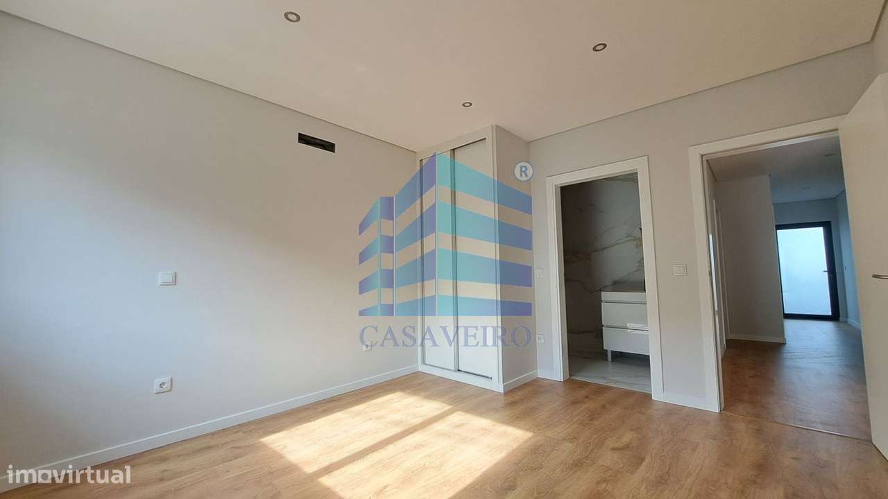 Apartamento T2+1 com terraço em Esgueira-10