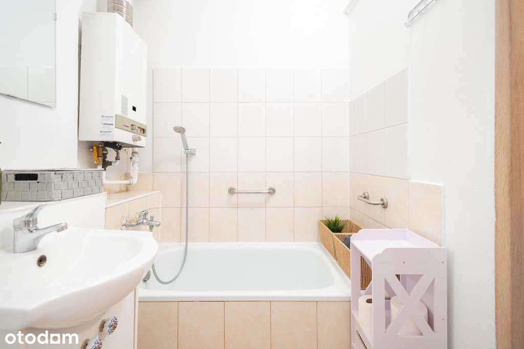 kawalerka z oddzielną kuchnią/Krzyki/Huby/balkon-8