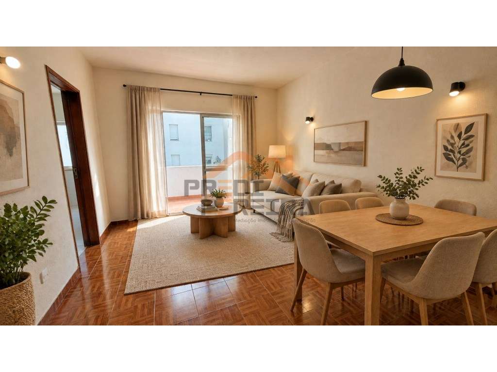Situado na zona da Torre, em Cascais,, apartamento T2.-0