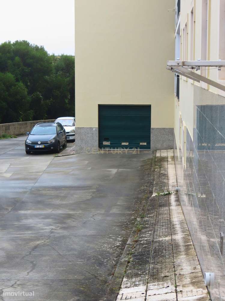 Apartamento T2 em Alcainça com garagem e estacionamento privado - Grande imagem: 5/22
