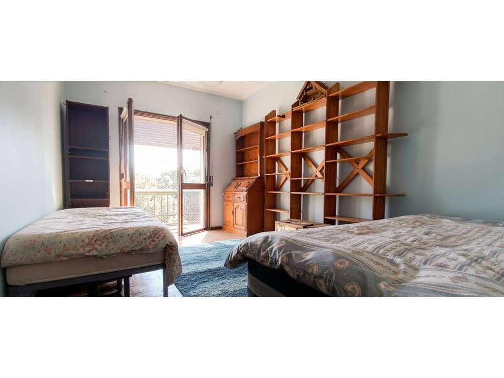 Apartamento T3 convertido em T2 - Paço de Arcos. Comboio.-15