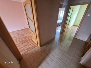 Intrare-Obcini- apartament decomandat cu 3 camere, pret 90.000 Euro!