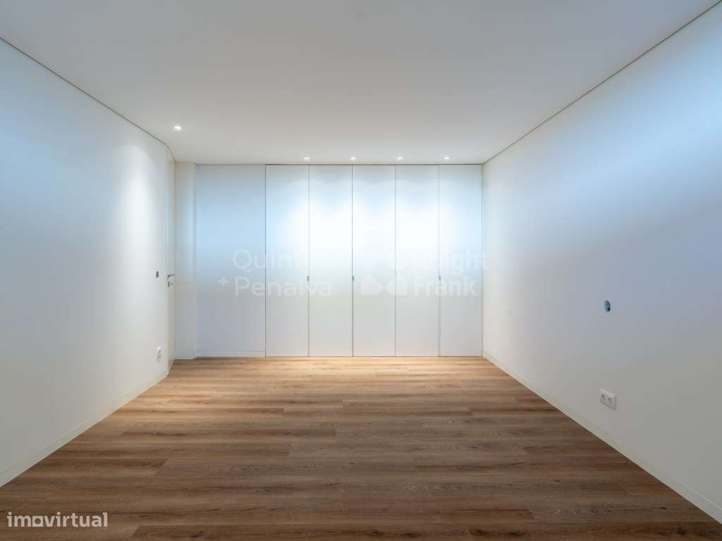 Moradia T7 com jardim e piscina na Verdizela-41