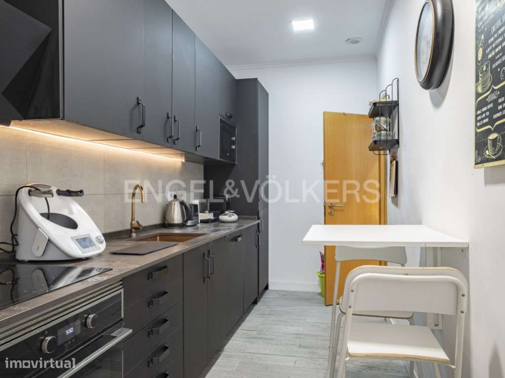 T4 remodelado com terraço e jardim Anjos / Arroios-10