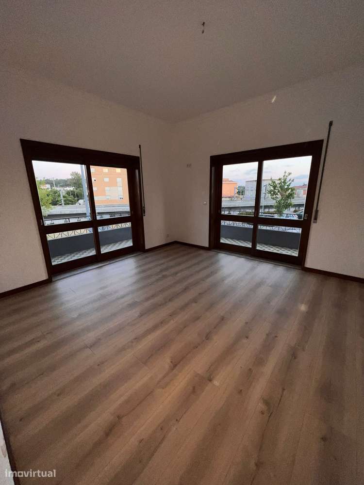 Andar Moradia T2 com Possibilidade de T3 – São Romão do Coronado - Grande imagem: 5/18