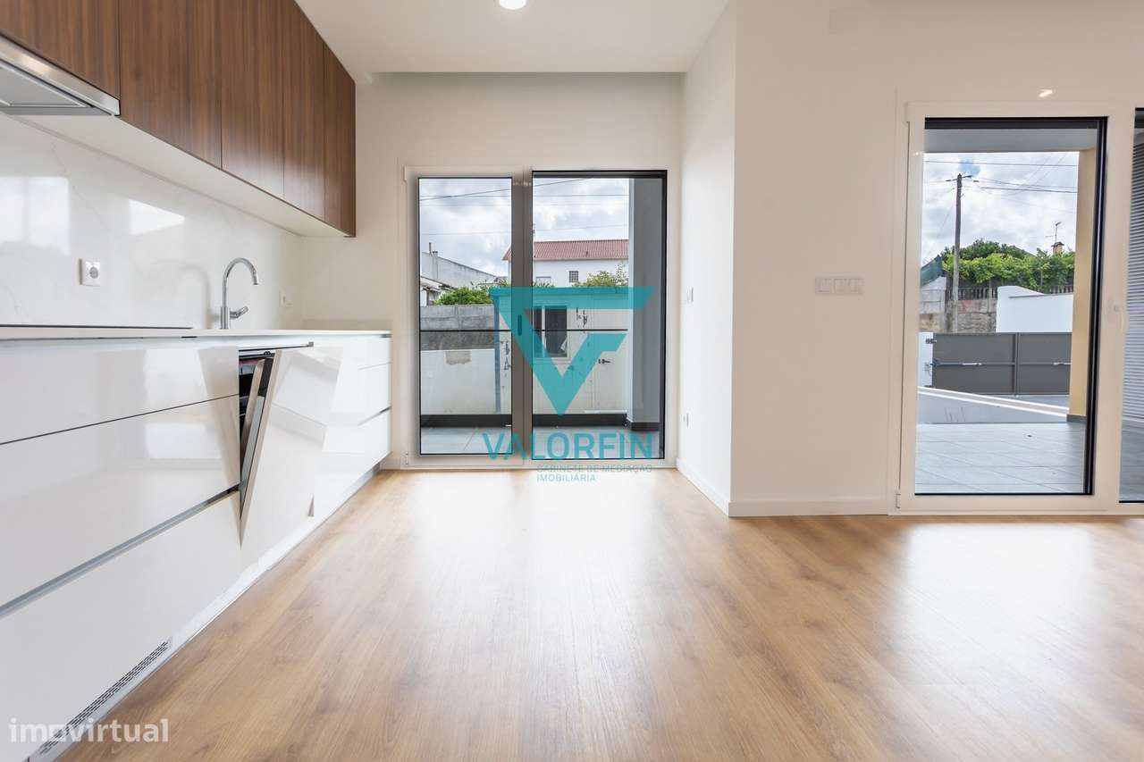 APARTAMENTO T3 NOVO c/ TERRAÇO em Parceiros | Leiria-4