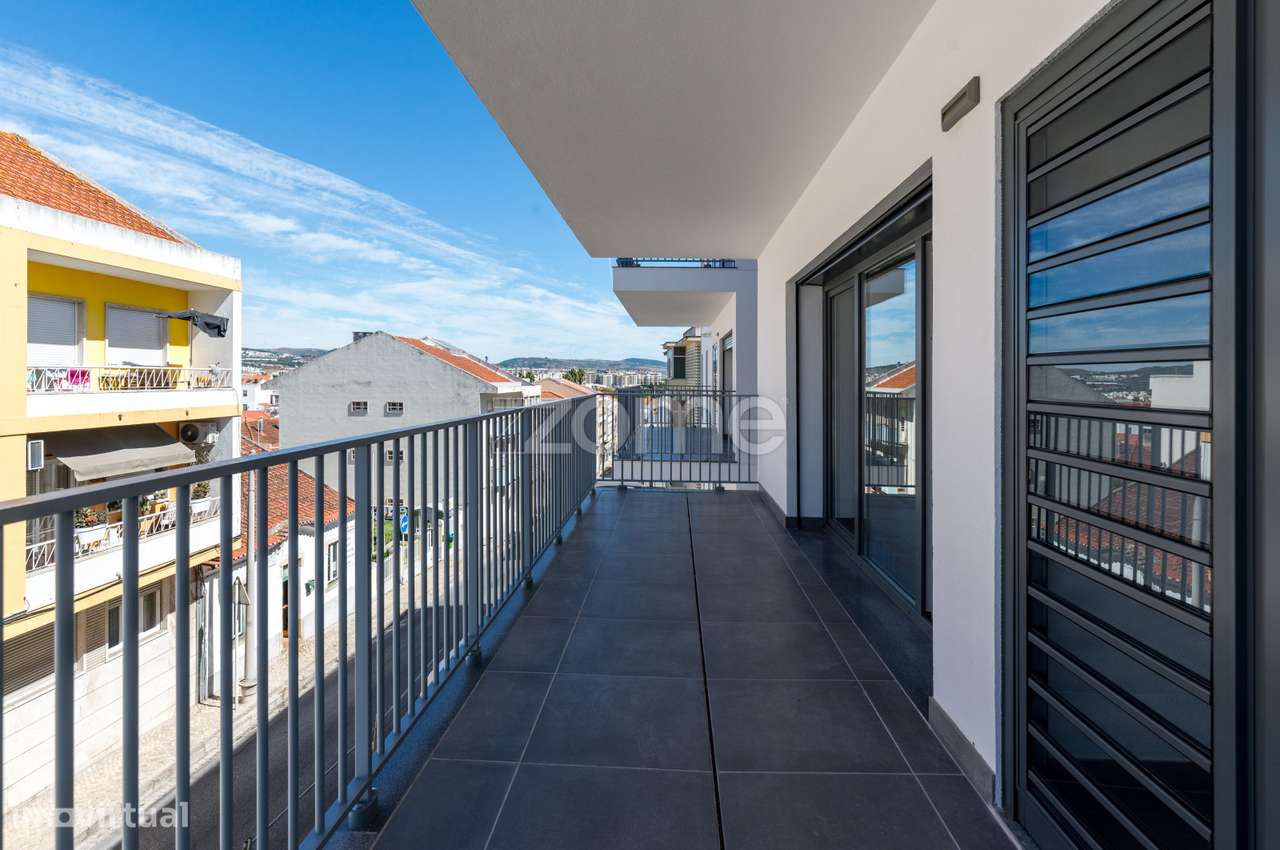 T3 Novo com varanda, parqueamento e arrecadação - Grande imagem: 3/28