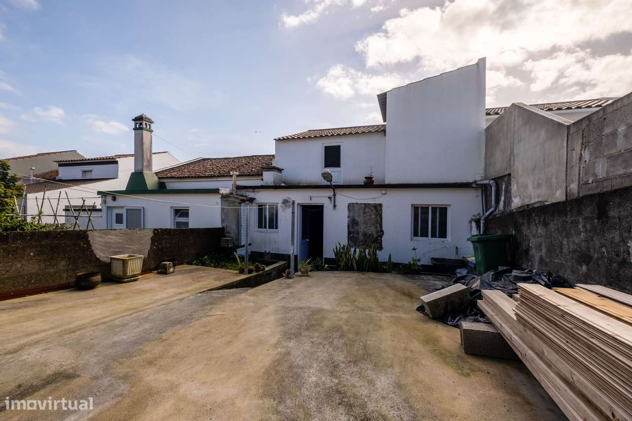 Moradia T3 localizada no Cabouco, Lagoa-11