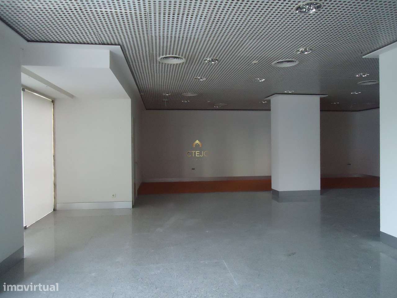 LOJA PARA ARRENDAMENTO  , CASAL DA SERRA POVOA DE SANTA IRIA - Grande imagem: 5/22