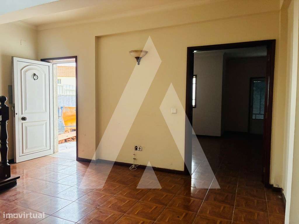 Moradia T4 com amplo pátio e garagem em Aveiro-13
