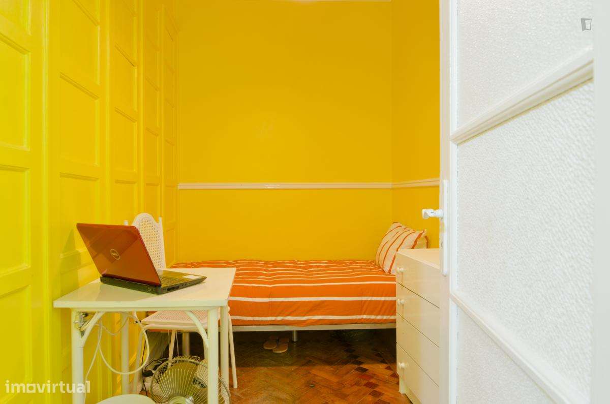 Quarto - localizado em Intendente Lisbon - Grande imagem: 2/19