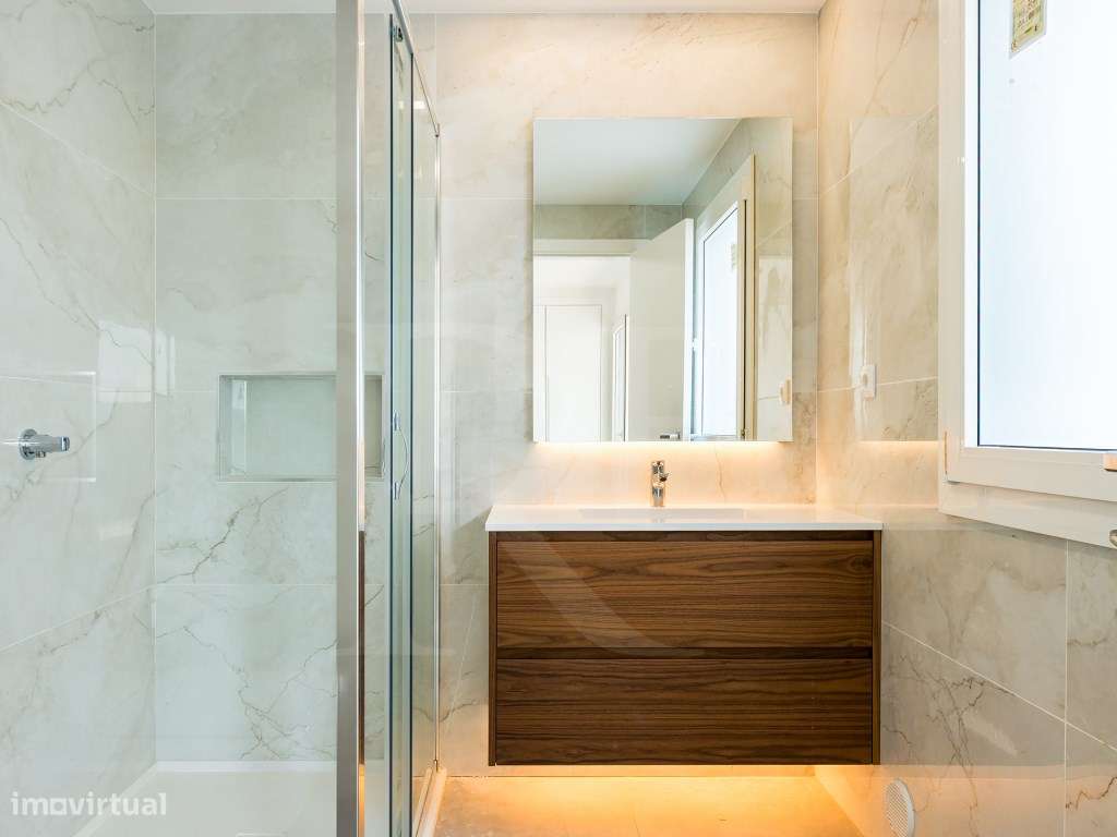 Moradia T4 moderna com piscina privativa em condomínio privado-13